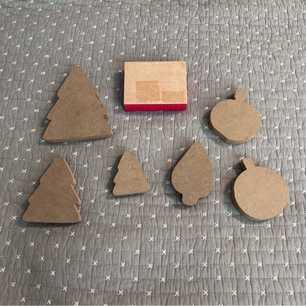 7 pc Holiday Wooden Decor Set - Picture 2 of 2